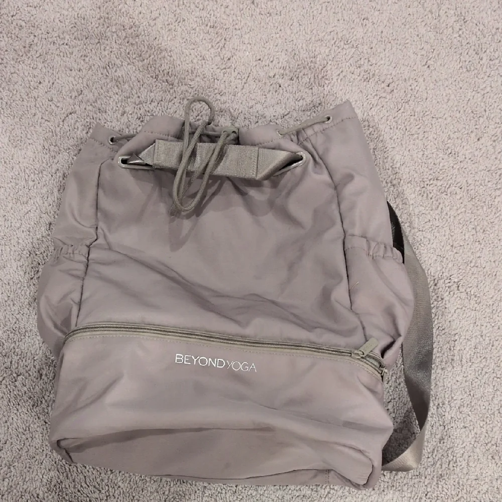Beyond‎ Yoga Light Gray Drawstring Backpack